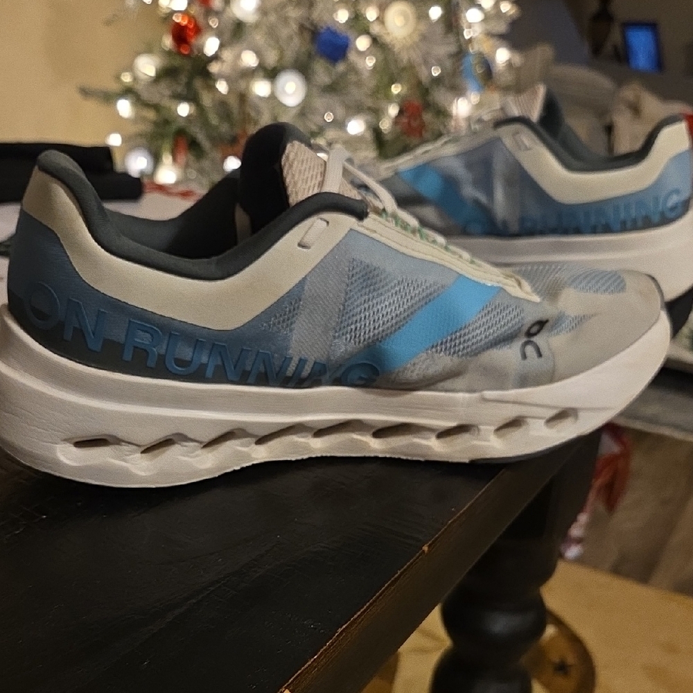 Womens OnCloud SIZE 10